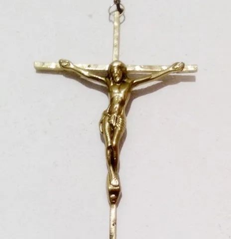 1 crucifixo em bronze - Foto 4