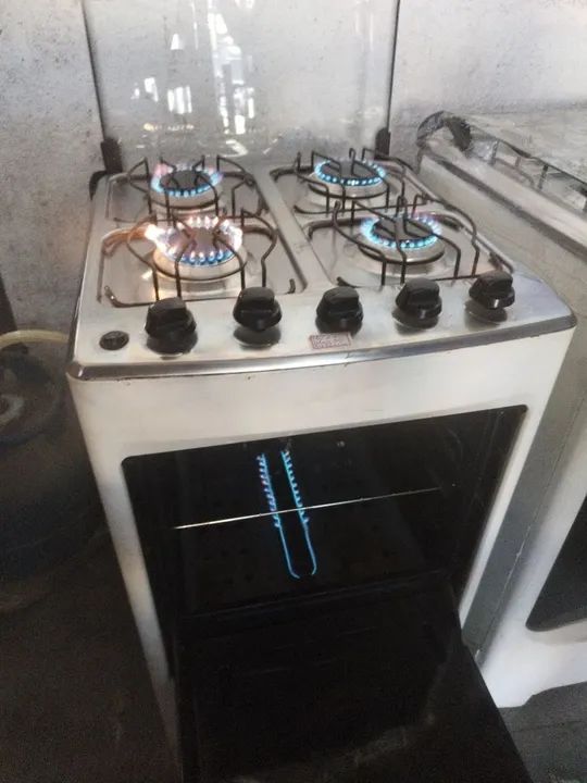Fogão Electrolux 4 bocas Funcionando - Brechokinho  - Foto 2