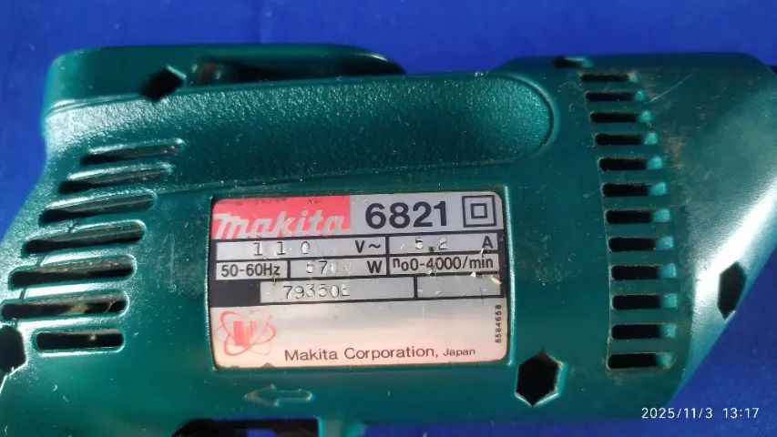 PARAFUSADEIRA ELETRICA MOD. 6821 570W PARA DRYWALL 127V MAKITA - Foto 2
