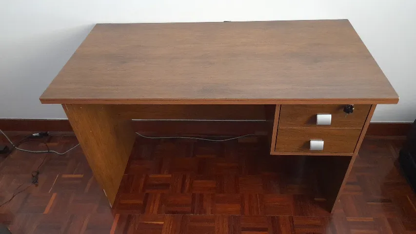 Mesa de escritório (escrivaninha)