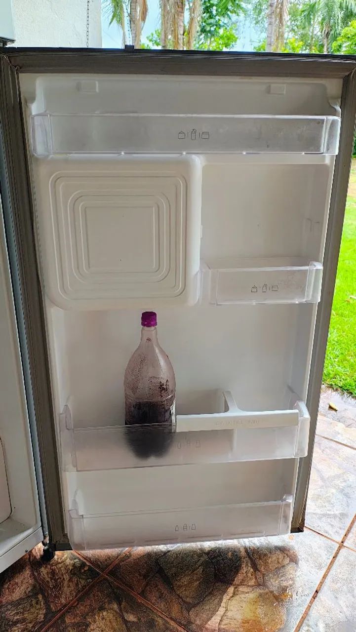 Geladeira LG cinza, duas portas.  - Foto 5