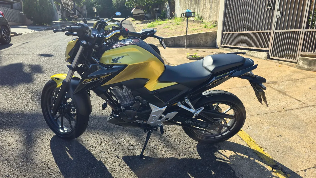 CB300F Twister Flex ABS 2023 apenas 7 mil KM