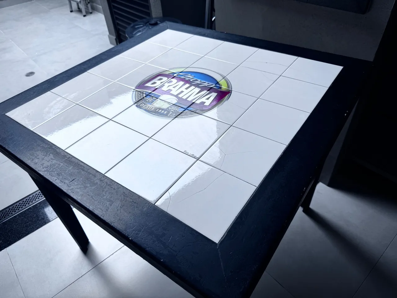 Mesa de Canto com Tampo de Azulejo Brahma