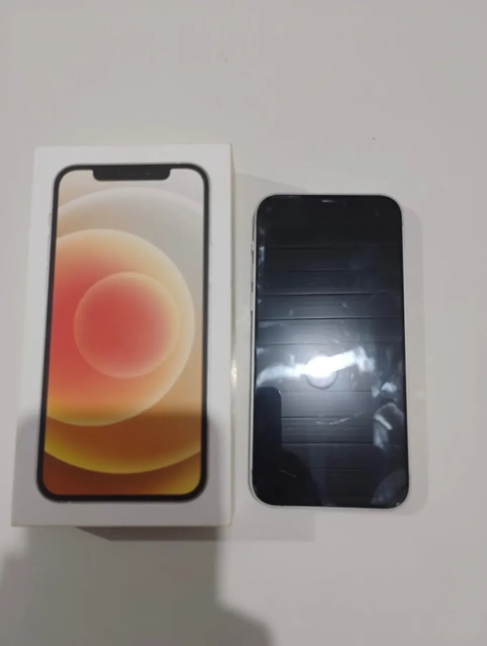 iPhone 12 com caixa