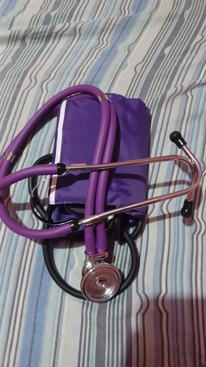 Estetoscópio e esfignomanômetro