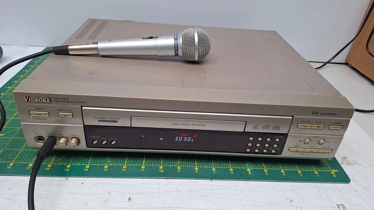 Karaokê Raf modelo vmp 9000 microfone(200 músicas na memória)