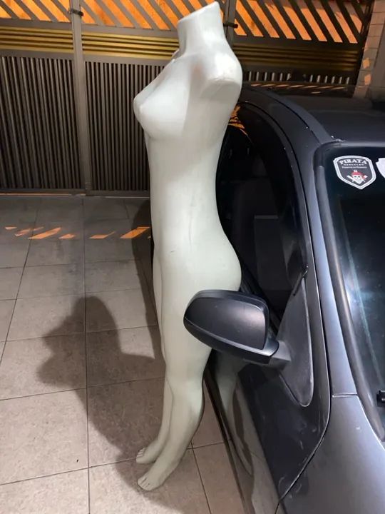 Manequim sem a base em perfeitas condições  - Foto 4