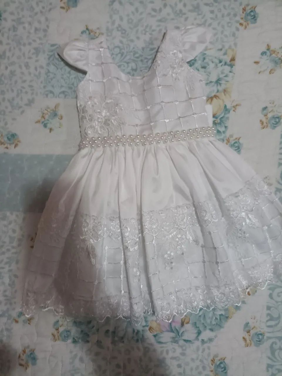 Vestido de Festa Infantil Branco com Detalhes em pérola e em Renda Tam 1 ano - Foto 2