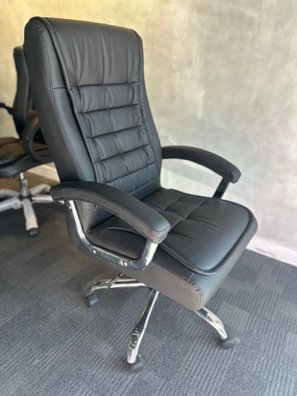 CADEIRA PRESIDENTE COM MOLAS ENSACADAS LUXO NOVA DE FÁBRICA 