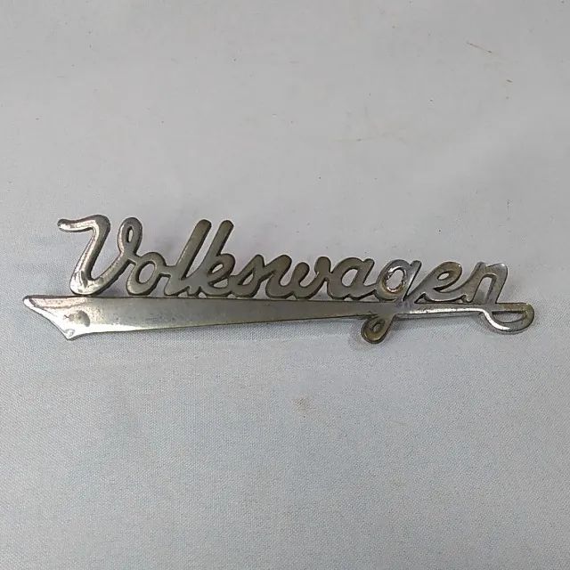 ANTIGO EMBLEMA DOS VEÍCULOS VOLKSWAGEN EM METAL - Fusca.