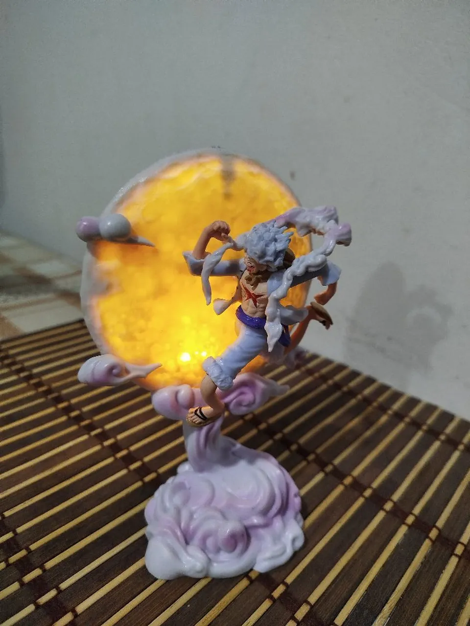 Action Figure One Piece Gear 5 Luffy com Luz LED