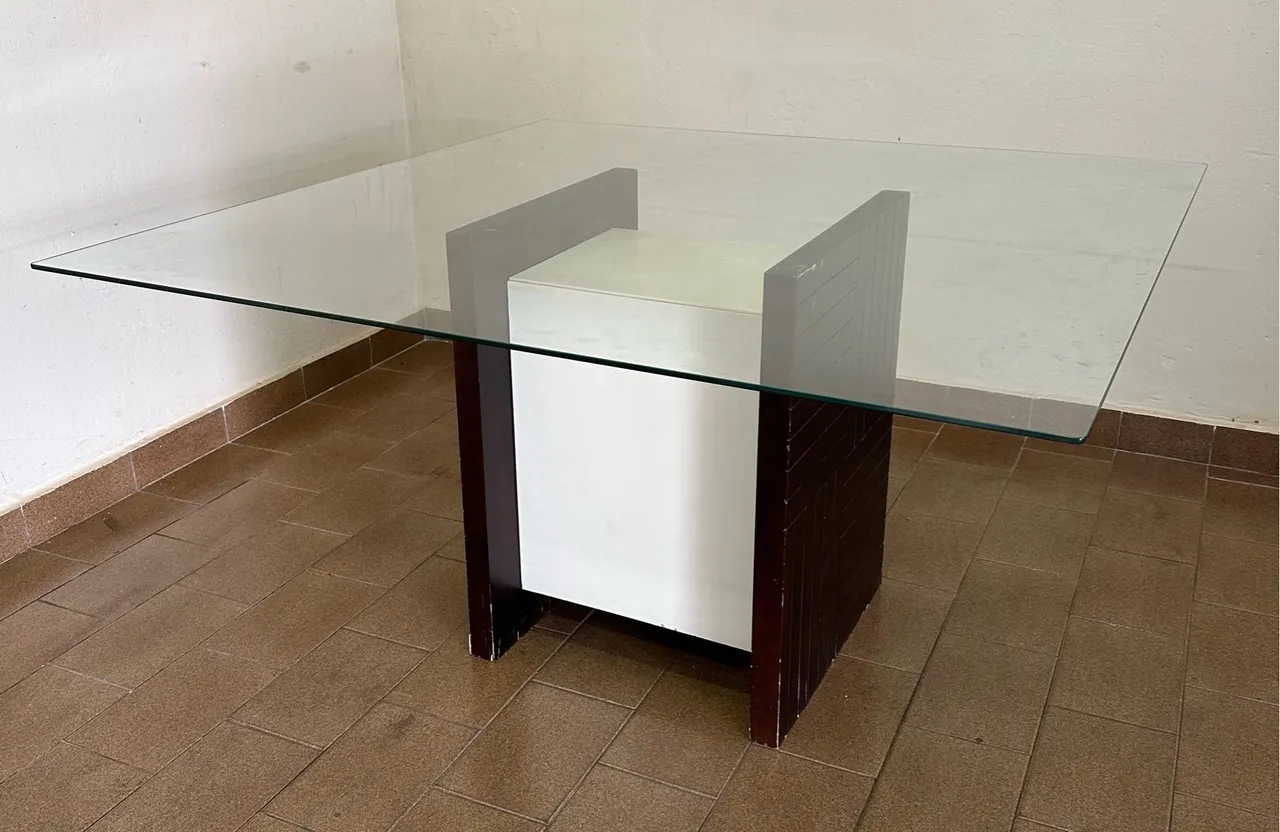Vendo mesa tampo de vidro 1.50mX1.50m
