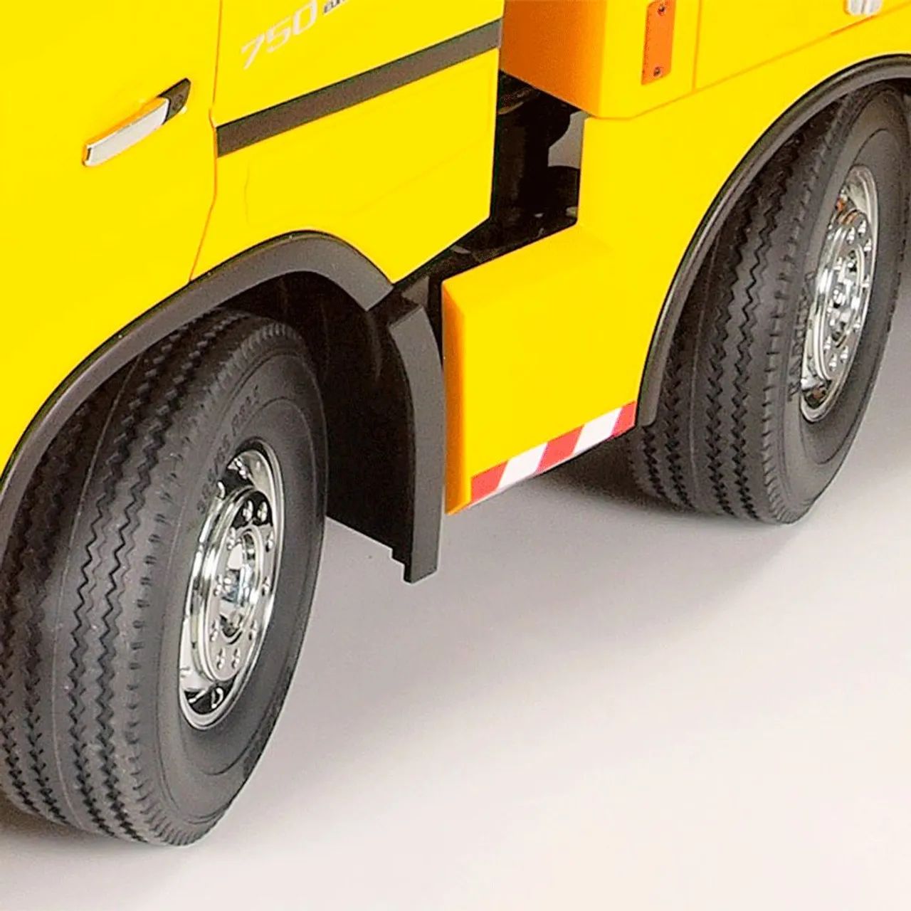 SEMI-TRUCK TAMIYA 1/14 RC VOLVO FH16 GLOBETROTTER 750 8X4 TOW