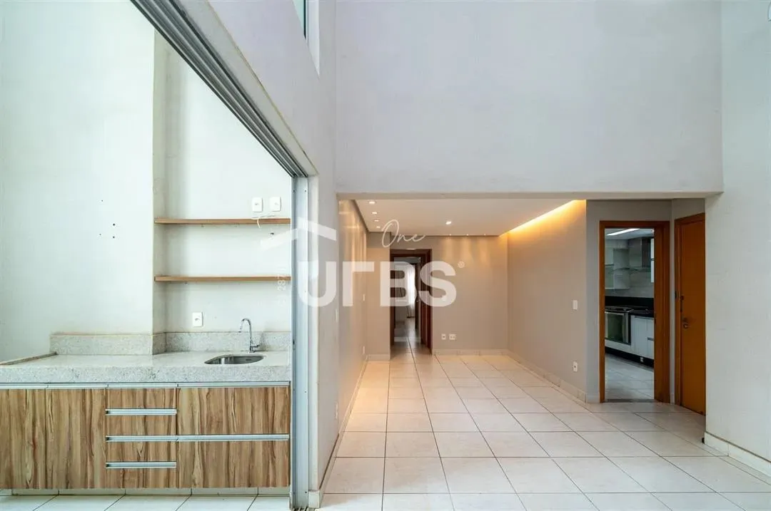 O apartamento está localizado no Setor Jardim Goiás, em frente à Praça das Artes. Conta co