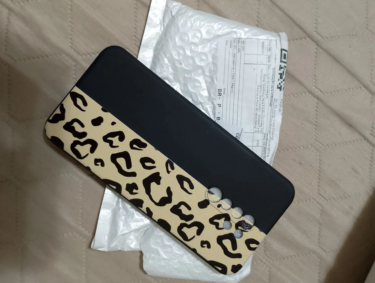 Capa para celular com estampa de leopardo