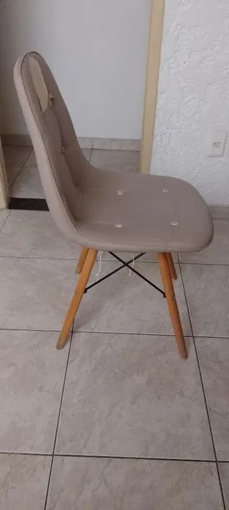 Vendo cadeira por 80,00 reais 