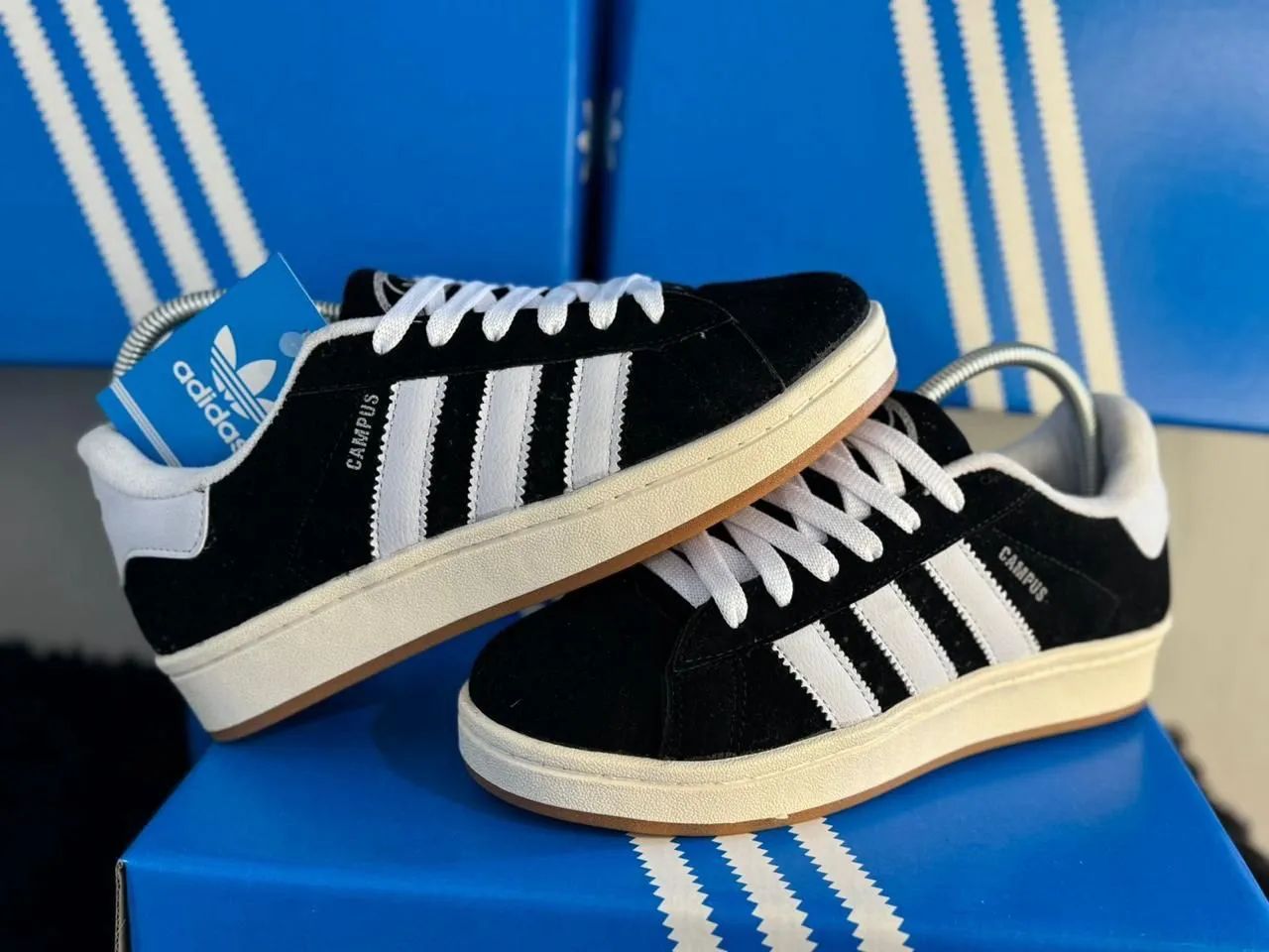 Tênis adidas  campus