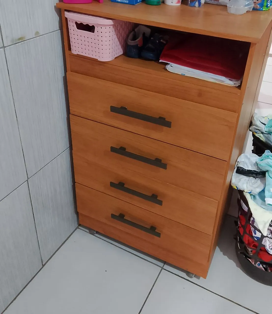 Cômoda de Madeira com 4 Gavetas - Ideal para Organização