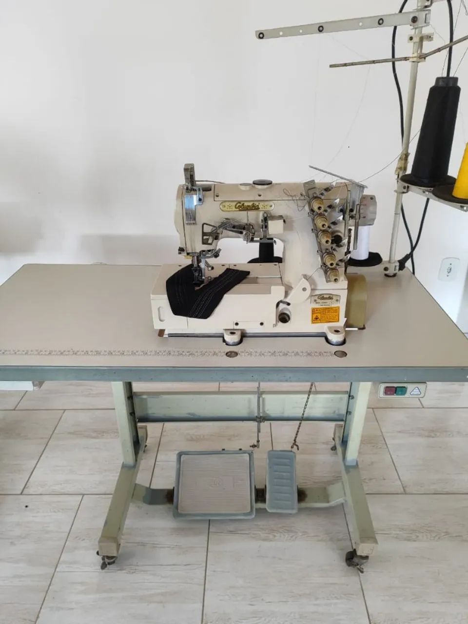 Máquina de Costura Galoneira