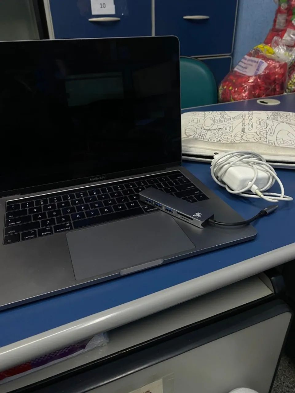 MacBook (Utilizado e Danificado porém em bom estado para uso diário) - Foto 3