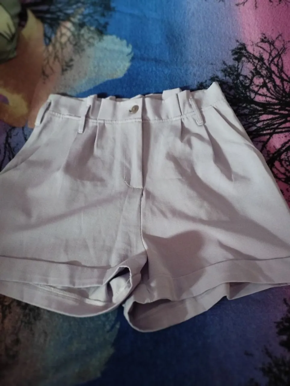 Shorts feminino cinza claro