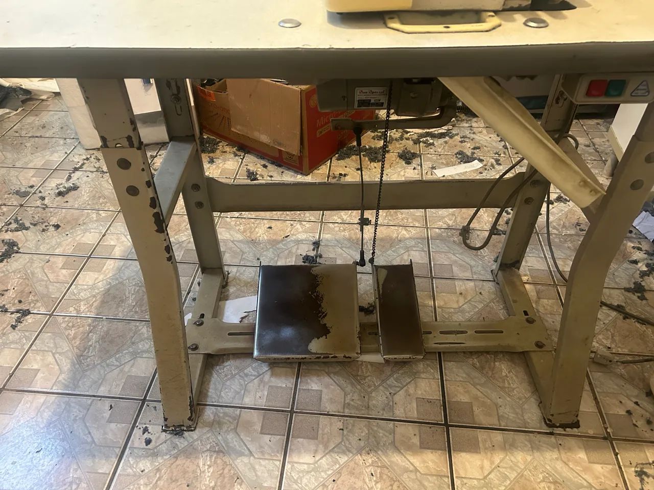 Vendo Overlock Siruba em ótimo estado de conservação  - Foto 2