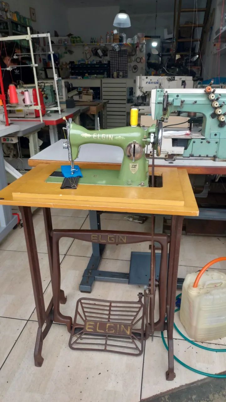 Máquina de costura elgin relíquia funcionando 100% a correia ainda 