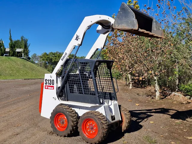 Mini Carregadeira Bob Cat S130 ano 2008