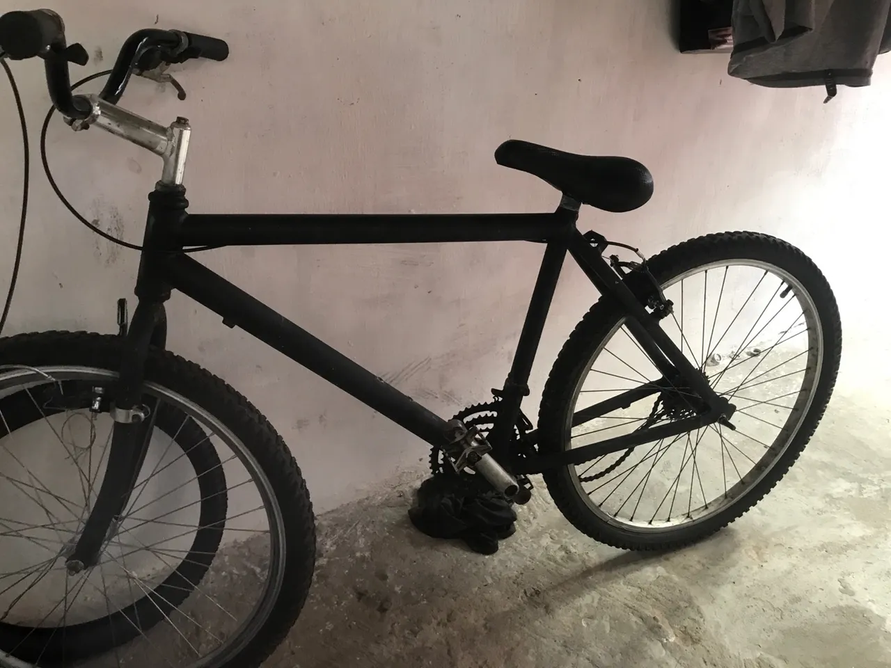Bicicleta usada precisa da uma reformada em alguns lugares quadro de alumínio aro 26