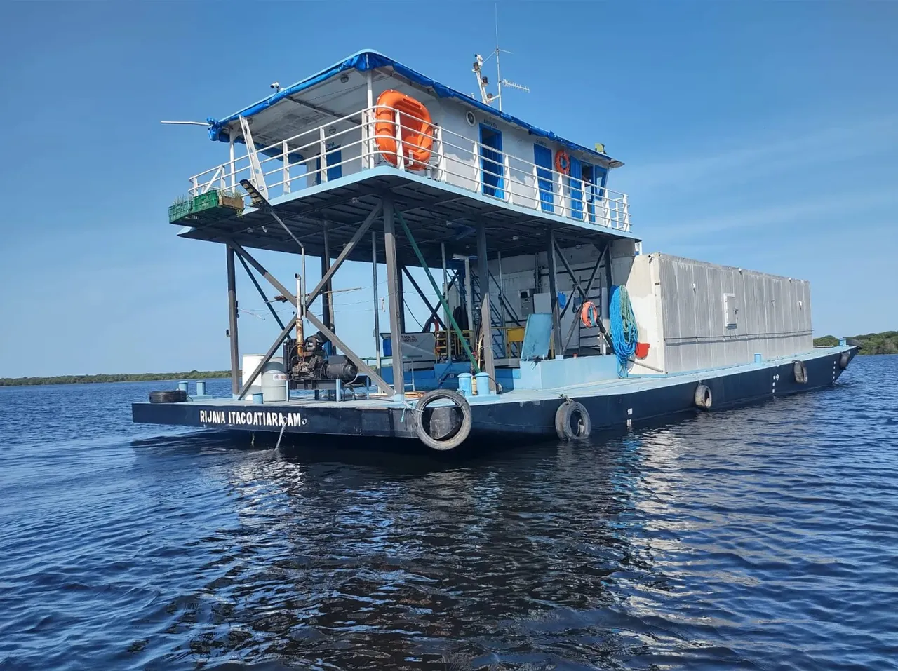 VENDE-SE BALSA TIPO FERRY BOAT COM CÂMARAS FRIGORÍFICAS AGREGADAS