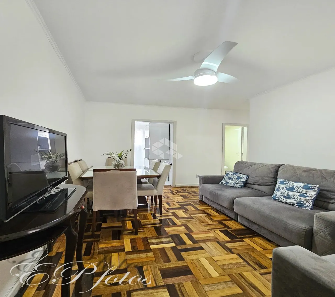 Apartamento 2 dormitórios semimobiliado, com vaga de garagem no Humaitá, Porto Alegre