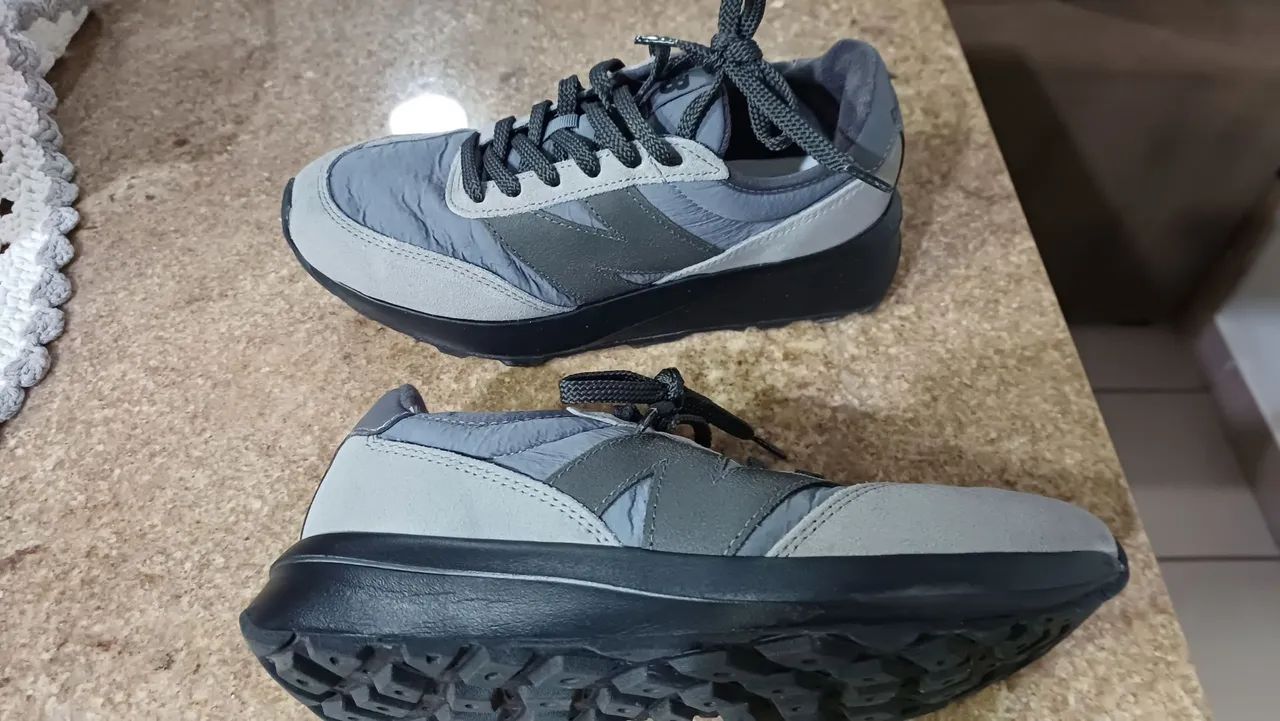 Tênis New Balance 370v1 - unissex - Foto 4