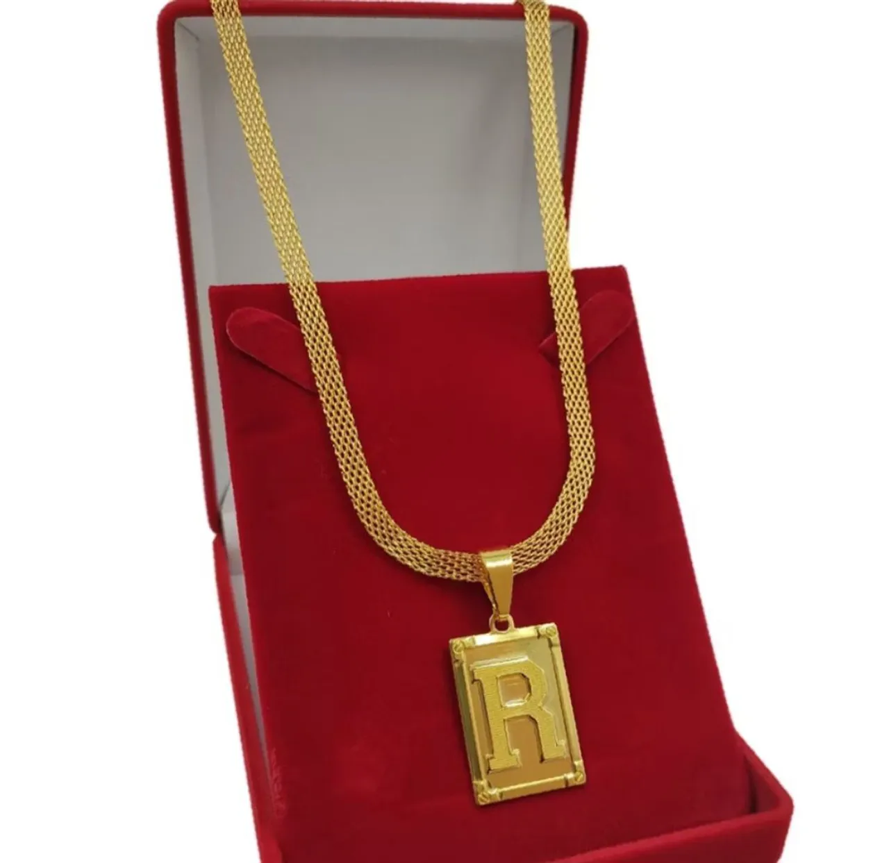 Colar Pingente Letra R Dourado - Elegância e Estilo!