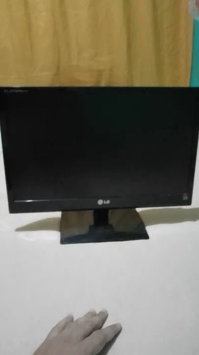 2 Monitores LG 20? e 19" FLATRON com defeito 