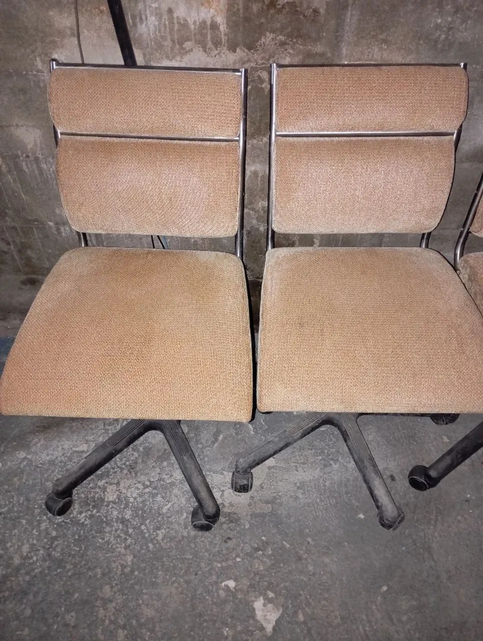 Cadeiras aveludadas usadas  - Foto 4