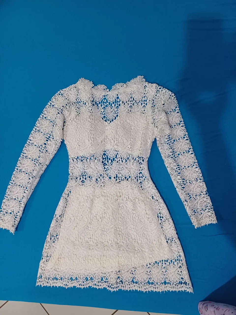 Vestido de renda branco elegante