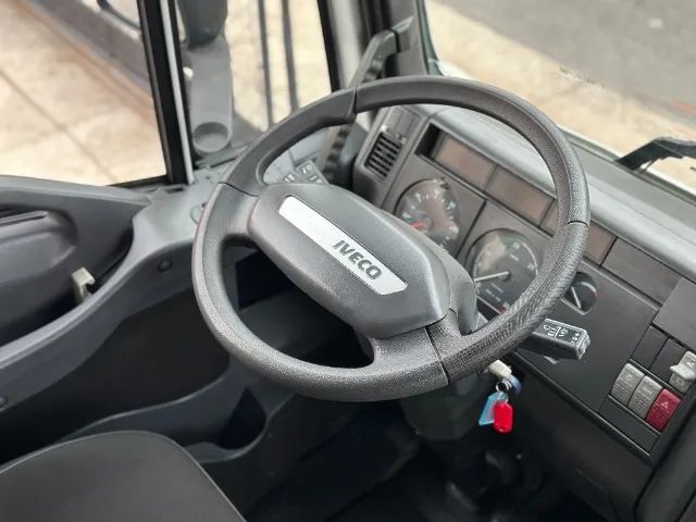 Iveco Tector 170e21 Ano 2023 4x2 Carroceria Toco Único Dono  - Foto 5