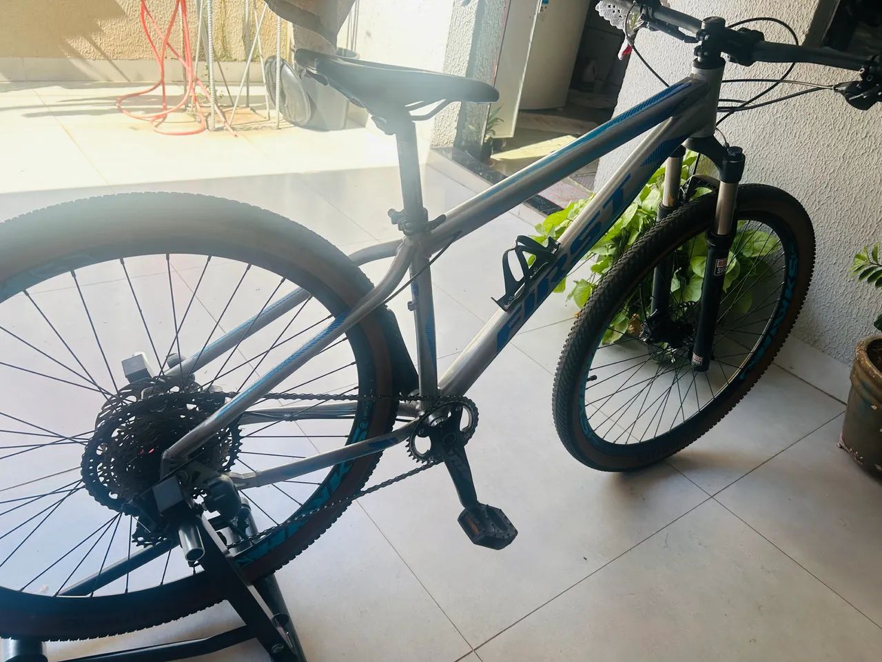 Bicicleta (shimano deore +suspensão rock shock) - Foto 2