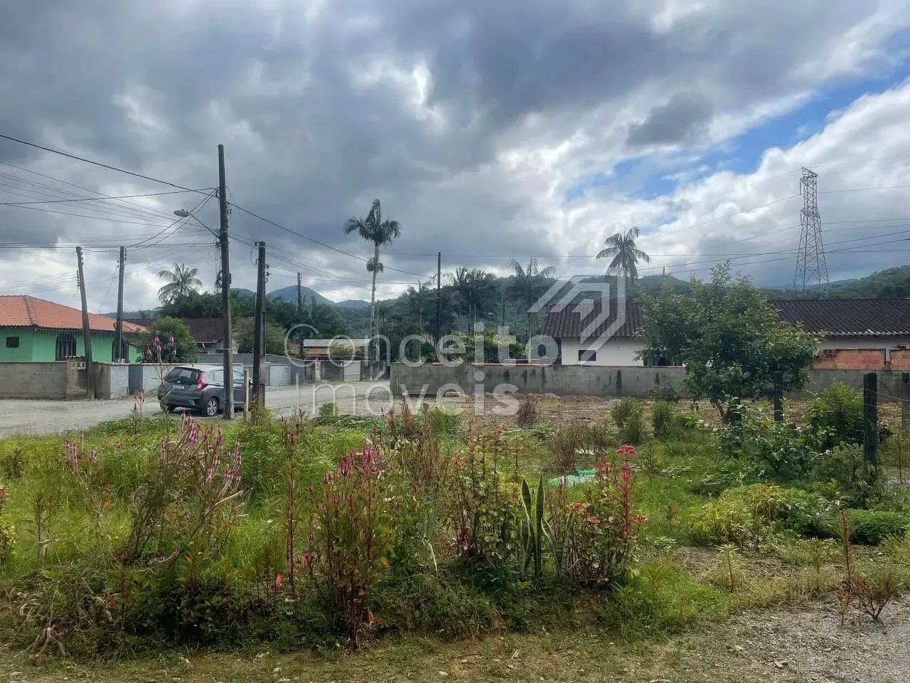 Casa com amplo terreno - Rio Bonito - Joinville/SC 1.045m²