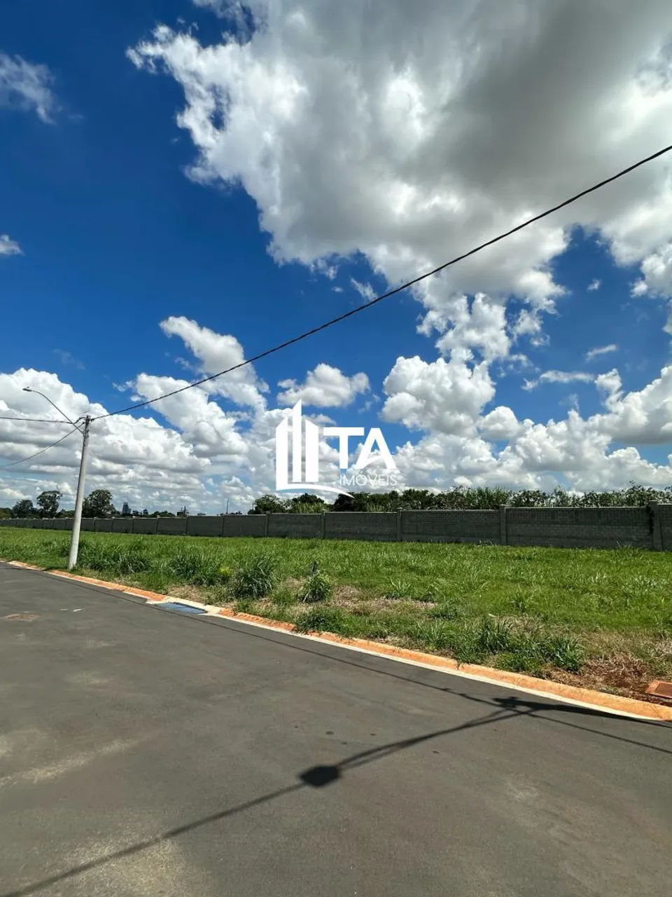 Terreno em condomínio fechado 312m² plano, por 450.000 no bairro Betel em Paulínia. REF: T