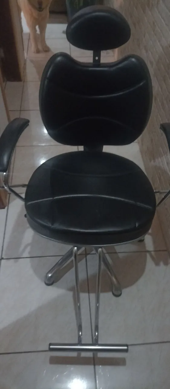 Cadeira de barbeiro em ótimo estado