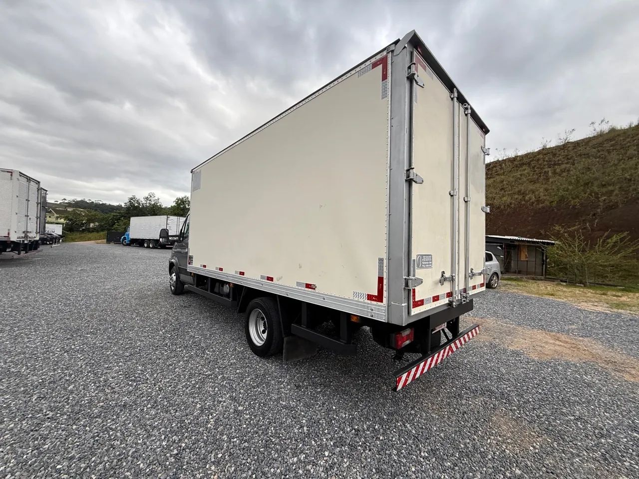 Iveco Daily 70C17 baú 5 metros  - Foto 5
