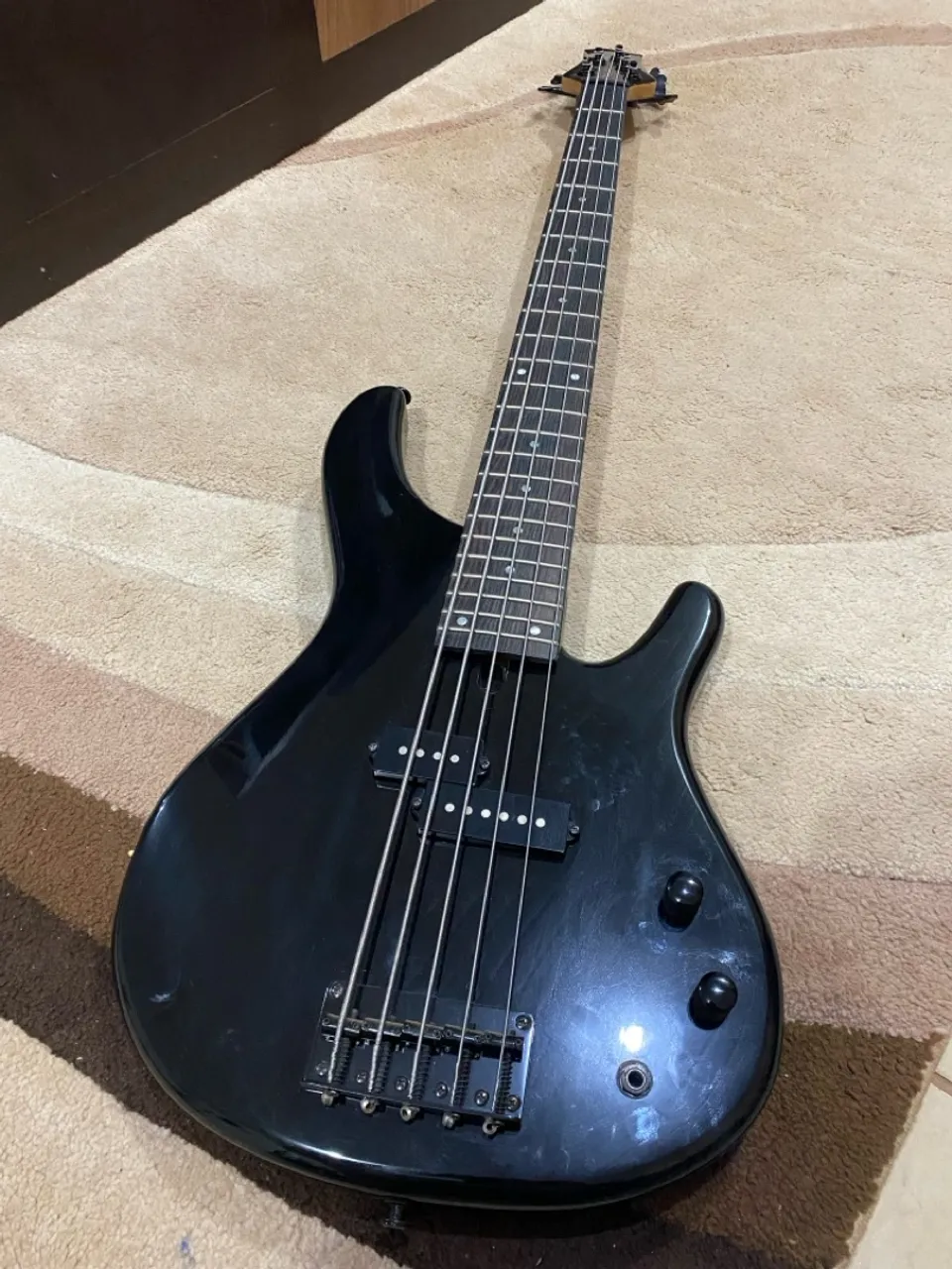Baixo Tagima xb21 5 Cordas Preto