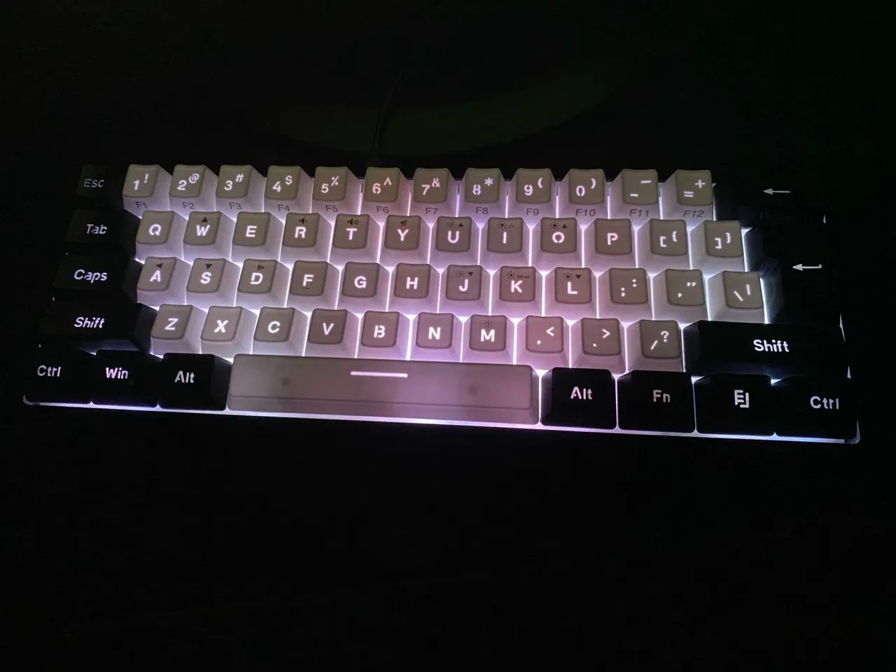Teclado Gamer Preto e Branco G61 60% RGB - Foto 6