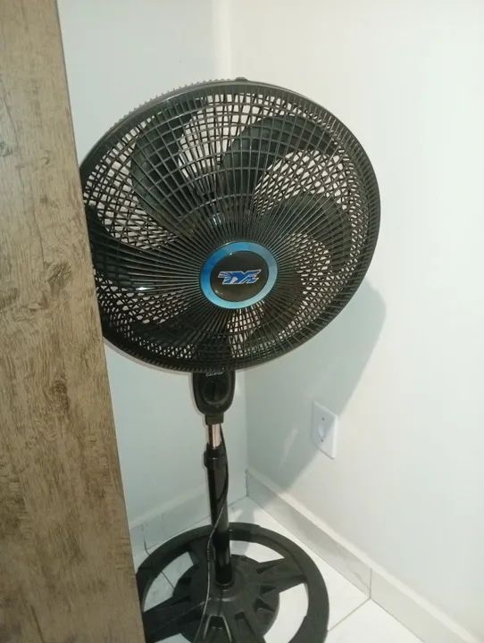 Vendo ventilador semi novo menos de 1 mês 