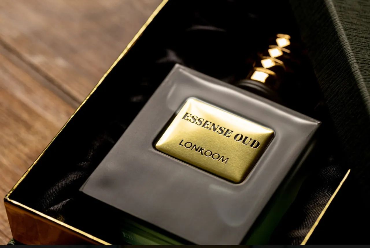 Perfume LONKOOM  Essense Oud Eau de Toilette 100ml original caixa lacrada  - Foto 4