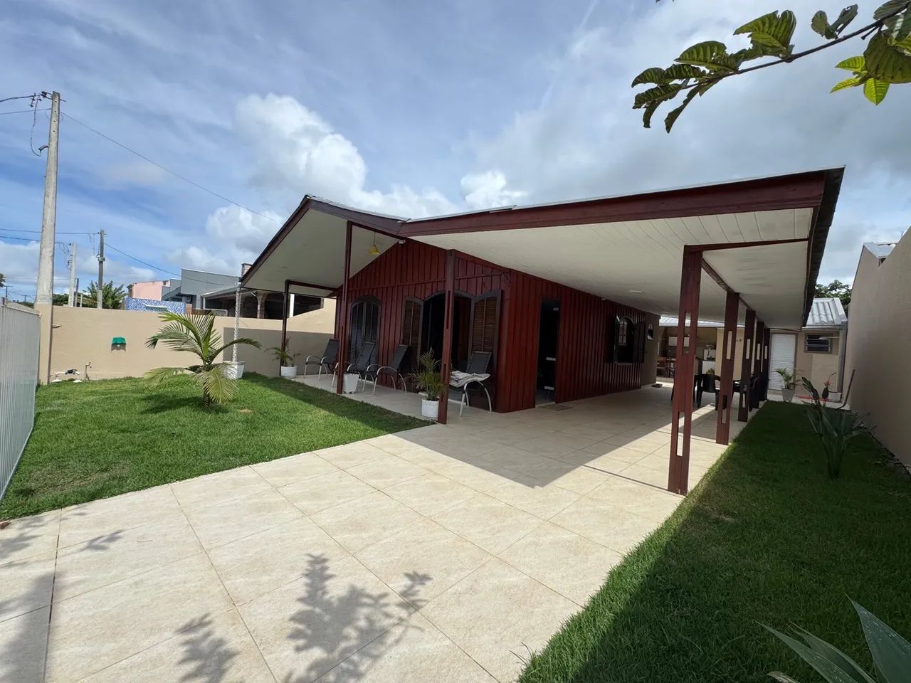 Linda casa com piscina Matinhos 