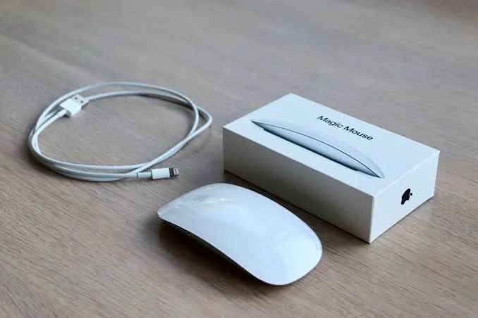 Apple Magic Mouse II - estado de novo