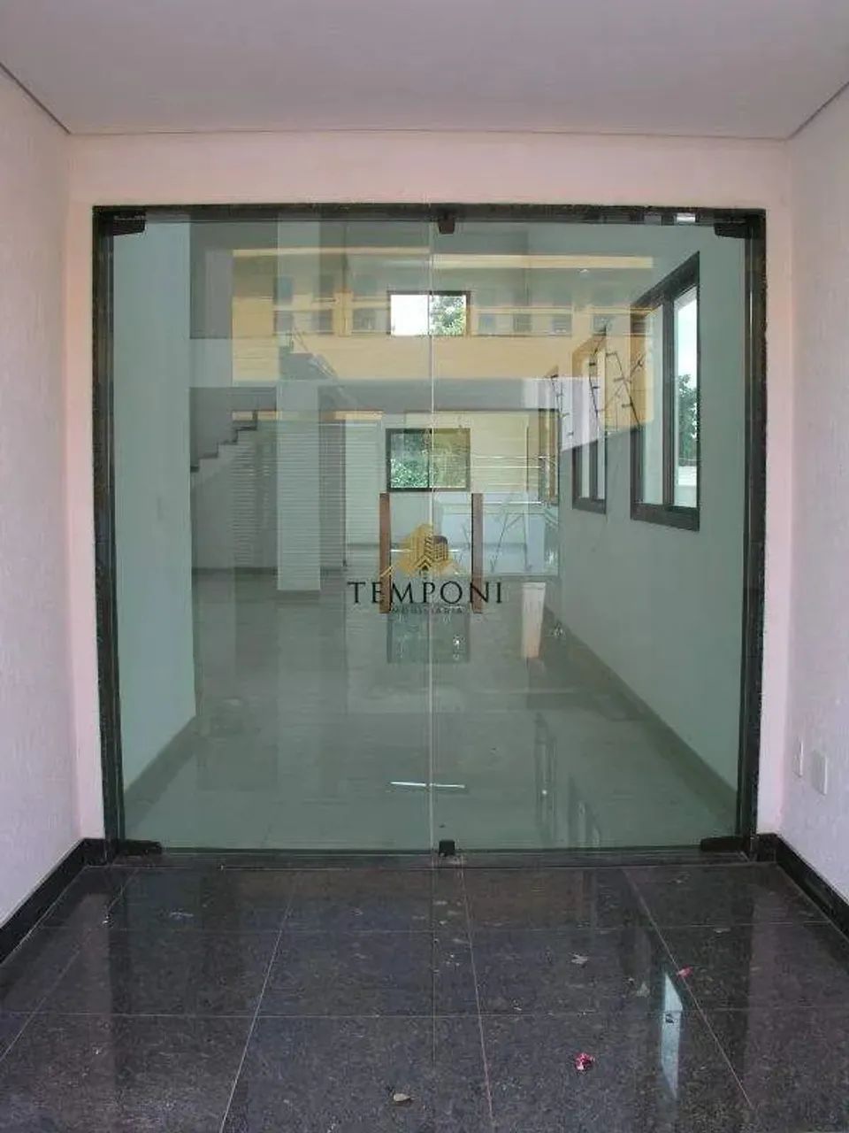 Loja com entrada em blindex próximo a Av. dos Andradas - Foto 2