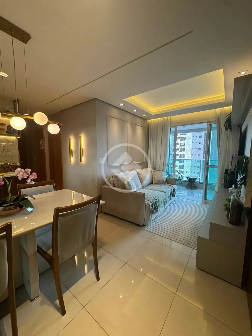 Apartamento andar alto, 3 quartos sendo 1 suíte, com banheiro social, sem churrasqueira co